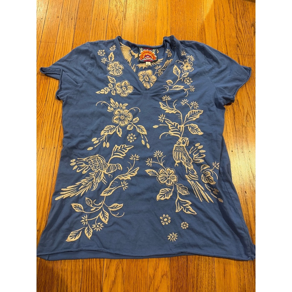 Johnny Was Los Angeles Blue Embroidered Floral Bird V-Neck Tee Shirt Small